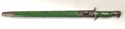 Lot 36 - 1907 British long sword bayonet and scabbard,...