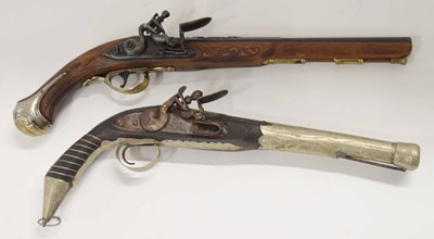 Lot 44 - 18th/19th century Indian decorative flintlock...