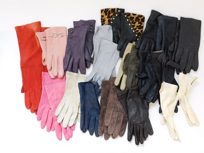 Lot 213 - A quantity of assorted lady's leather gloves,...