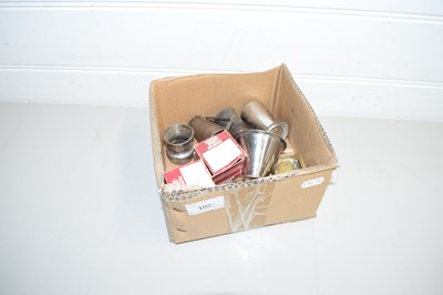 Lot 100 - BOX CONTAINING VARIOUS VINTAGE SPIRIT MEASURES