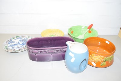 Lot 199 - MIXED CERAMICS TO INCLUDE A CROWN DEVON SALAD...