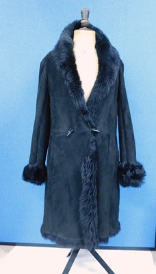 Lot 148 - A lady's sheepskin coat by Higgs, the black...