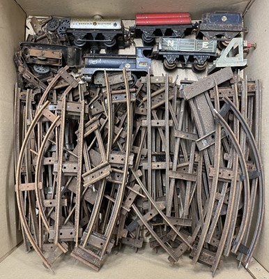 Lot 34 - A mixed lot of 0 gauge railway, to include: -...