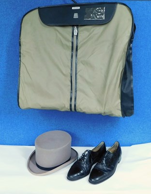Lot 315 - A group of gents accessories to include a...