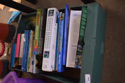 Lot 654 - Box containing quantity of various garden...