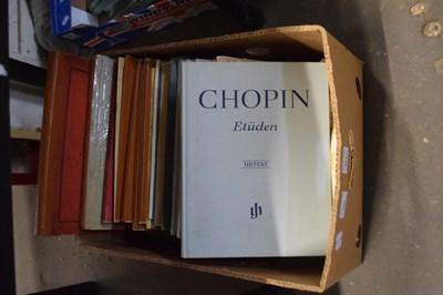 Lot 656 - Box containing a large quantity of various...