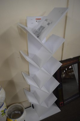 Lot 711 - Yitahome bookshelf