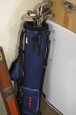Lot 718 - Golf clubs and bag