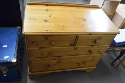 Lot 755 - Small chest of drawers