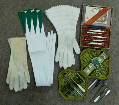 Lot 214 - A quantity of lady's accessories and...