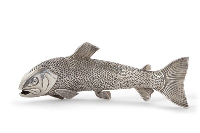Lot 281 - An Elizabeth II silver pepper grinder in the...