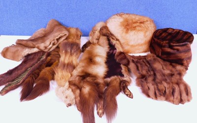 Lot 187 - A quantity of assorted fur accessories to...