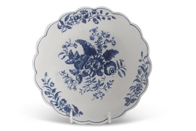 Lot 96 - A Lowestoft porcelain dish with shaped rim,...