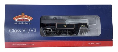 Lot 3 - A boxed Bachmann 00 gauge 31-613 V3 Tank 67628...