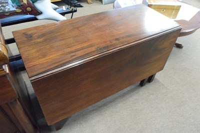 Lot 495 - A Georgian mahogany gate leg table of hinged...