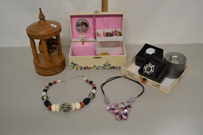 Lot 76 - Mixed Lot: Various assorted costume jewellery,...