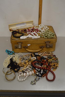 Lot 79 - Case of various assorted costume jewellery