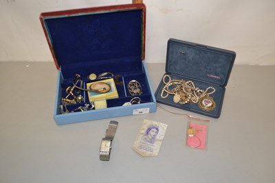Lot 96 - Two boxes of various assorted costume jewellery