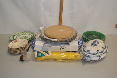 Lot 143 - Mixed Lot: Various assorted ceramics to...
