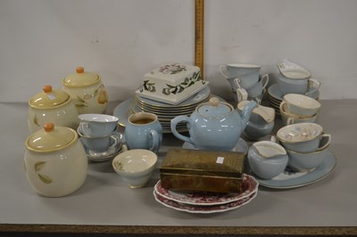 Lot 160 - Mixed Lot: Ceramics to include a quantity of...