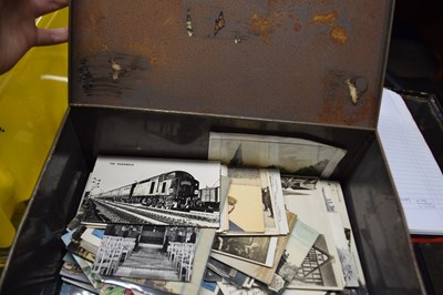 Lot 123 - A tin of various assorted mixed postcards