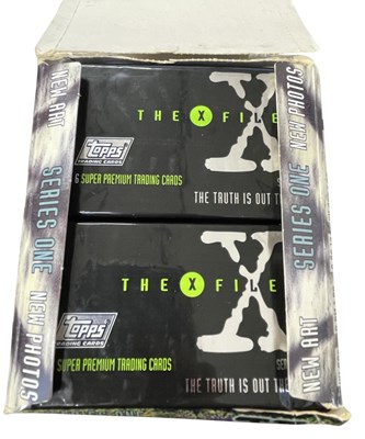 Lot 231 - A retail box containing 37 sealed X-Files...