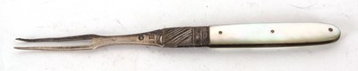 Lot 106 - A Georgian silver mother of pearl travelling...