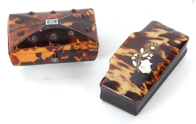 Lot 126 - Mixed Lot: 19th Century horn snuff box and a...