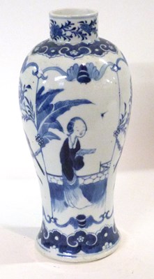 Lot 292 - A Chinese porcelain vase with blue and white...