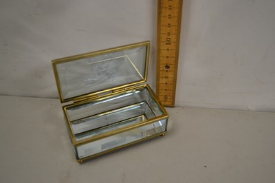 Lot 109 - Glass jewellery box