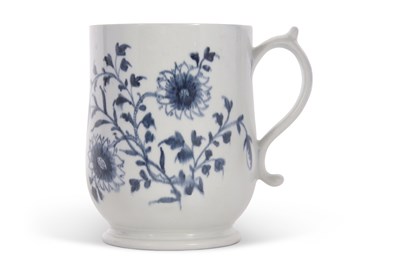 Lot 62 - A large Lowestoft tankard painted in...
