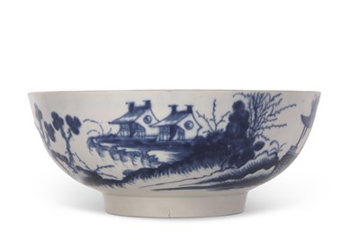 Lot 81 - An 18th Century Worcester punch bowl,...