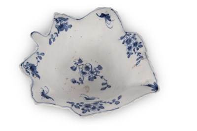 Lot 86 - A rare early Worcester pickle dish of large...