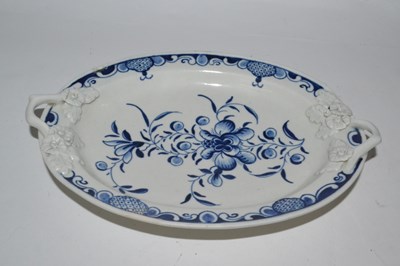 Lot 383 - A small 18th Century Worcester porcelain stand...