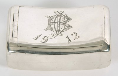 Lot 6 - An Edwardian silver "squeeze" snuff box of...