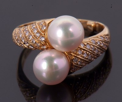 Lot 7 - An 18ct cultured pearl and diamond crossover...