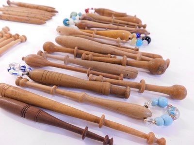 Lot 171 - A quantity of lace bobbins, to include pierced...