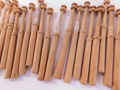 Lot 171 - A quantity of lace bobbins, to include pierced...