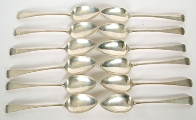 Lot 24 - Twelve Old English pattern George IV silver...