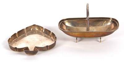 Lot 29 - Mixed Lot: A small Edwardian silver novelty...