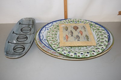 Lot 152 - Mixed Lot: Decorated meat plates, pierced wall...