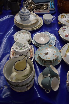 Lot 156 - Mixed Lot: Various tea wares, serving dishes etc