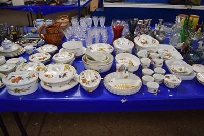 Lot 157 - Large quantity of Royal Worcester Evesham...