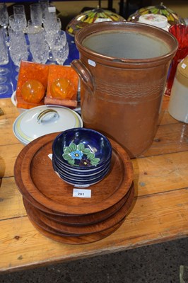 Lot 201 - Mixed Lot: Wooden dishes, various kitchen...