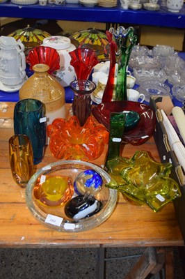 Lot 202 - Mixed Lot: Art Glass wares (mid Century) to...