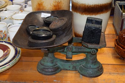 Lot 207 - Vintage scales and weights