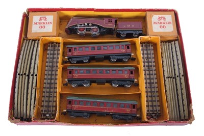 Lot 399 - A 1937 Märklin export 00 gauge locomotive set....