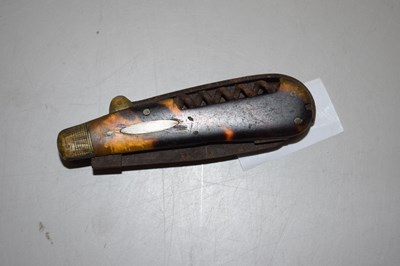 Lot 104 - A horn handled pocket knife