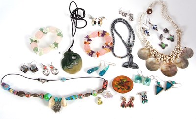 Lot 199 - A quantity of assorted jewellery, to include a...