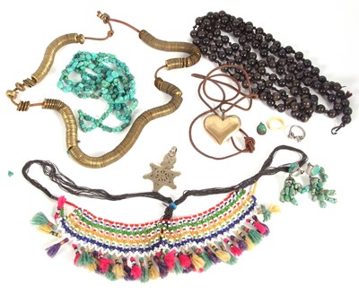 Lot 200 - A mixed lot of jewellery to include Chinese...